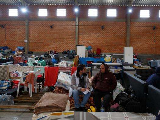 MSF worker cares for victims of disastrous floods in the south of Brazil.
