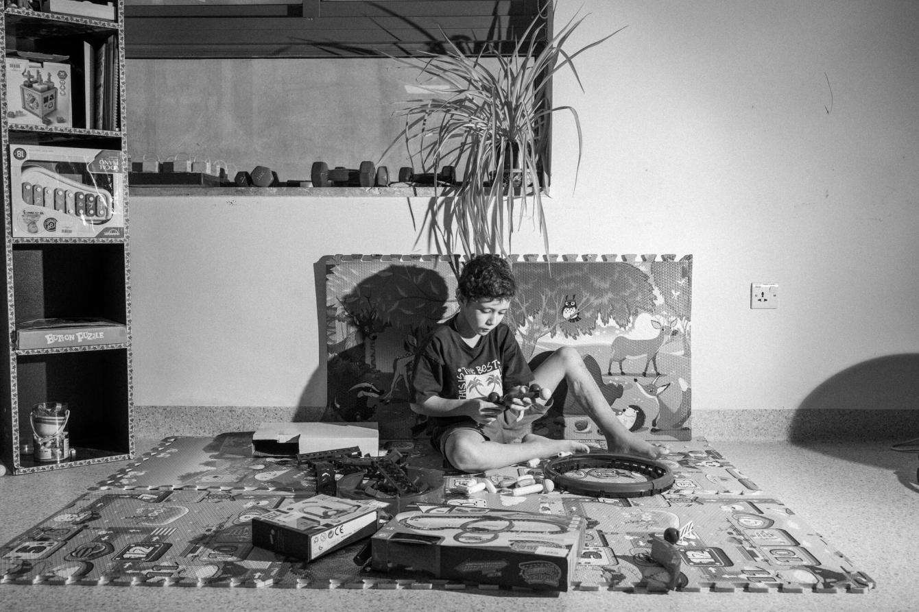 A child patient from Gaza receiving MSF care in Jordan