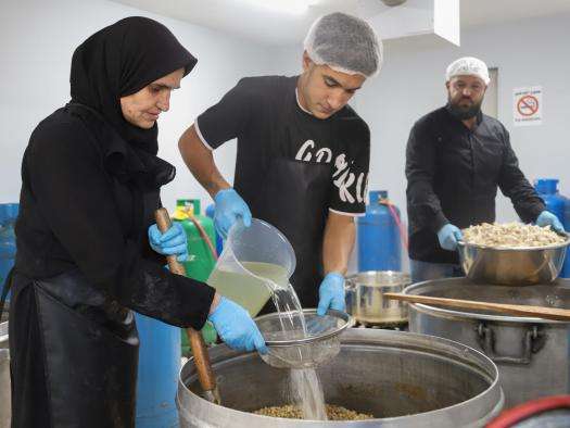 Workers distribute food in Azarieh shelter, Lebanon