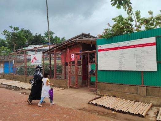 A woman and child walk up to an MSF facility in Bangladesh. 