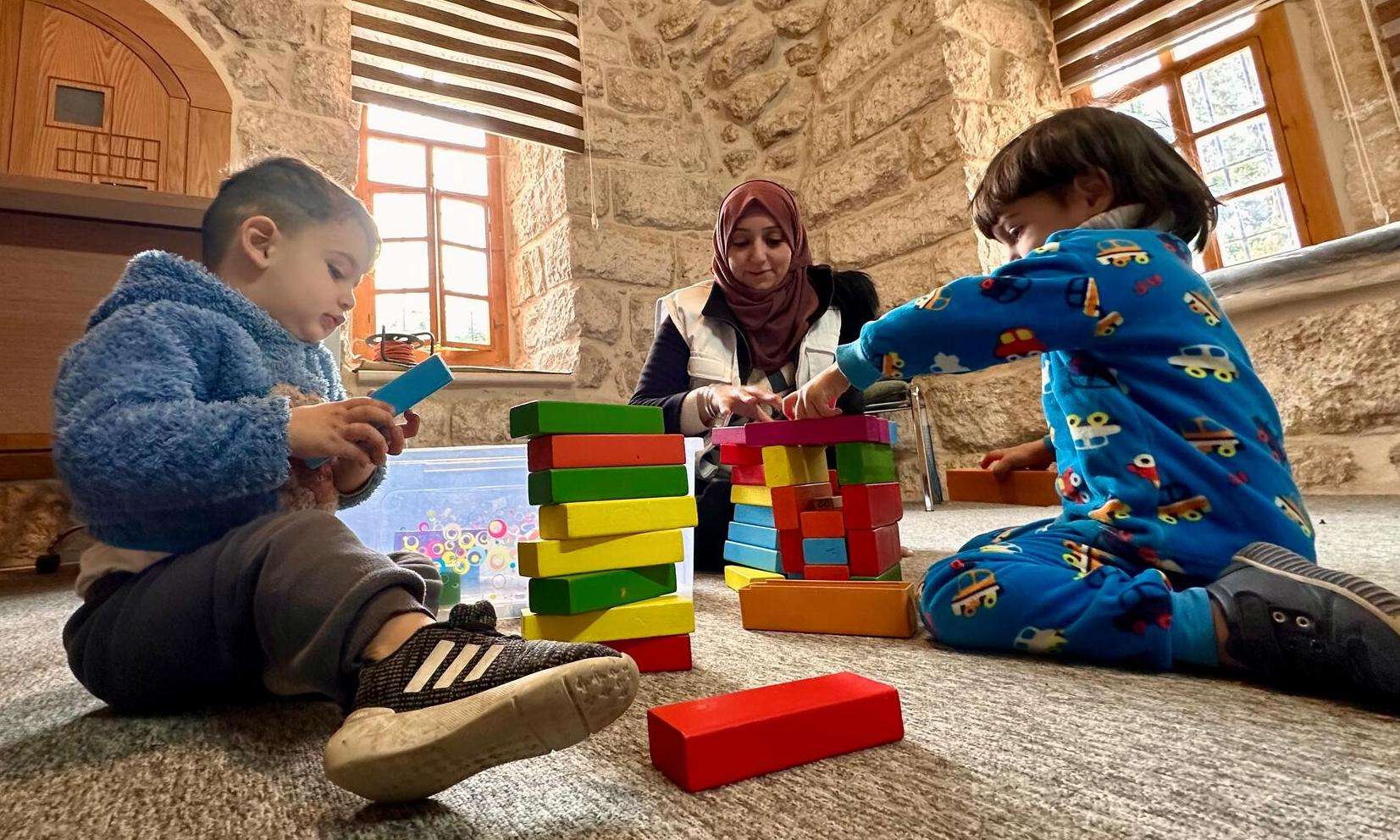 Children play in an MSF clinic in Hebron, Palestine. 