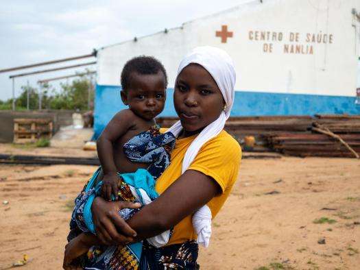 Marcia, a resident of Nanlia community, visited Nanlia Health Center for a medical follow-up for her daughter in Mozambique.