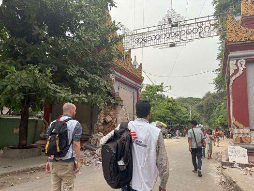 MSF staff operate a mobile clinic in Mandalay, Myanmar. 