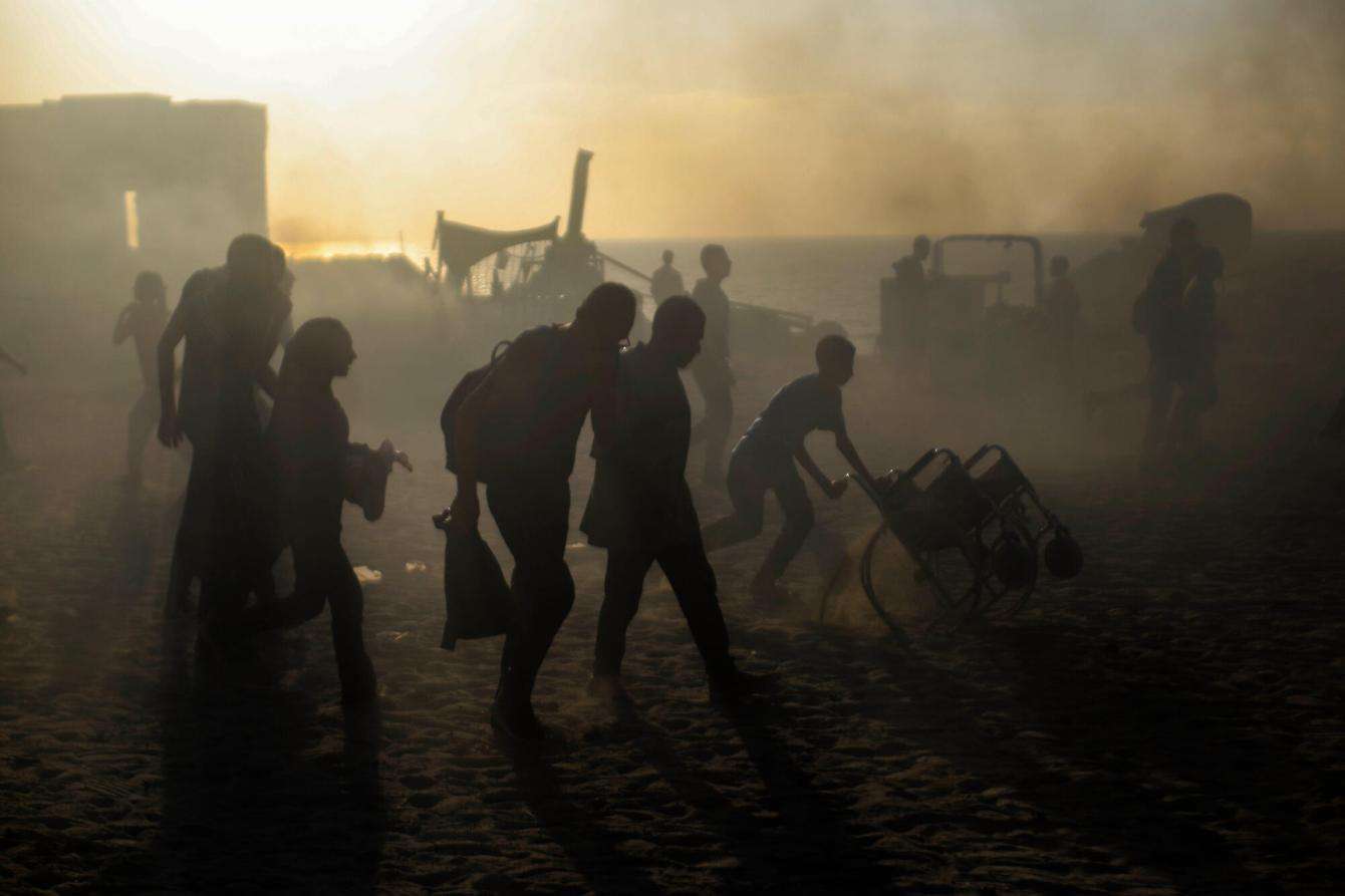 People run to grab aid from distribution sites in Gaza, Palestine. 