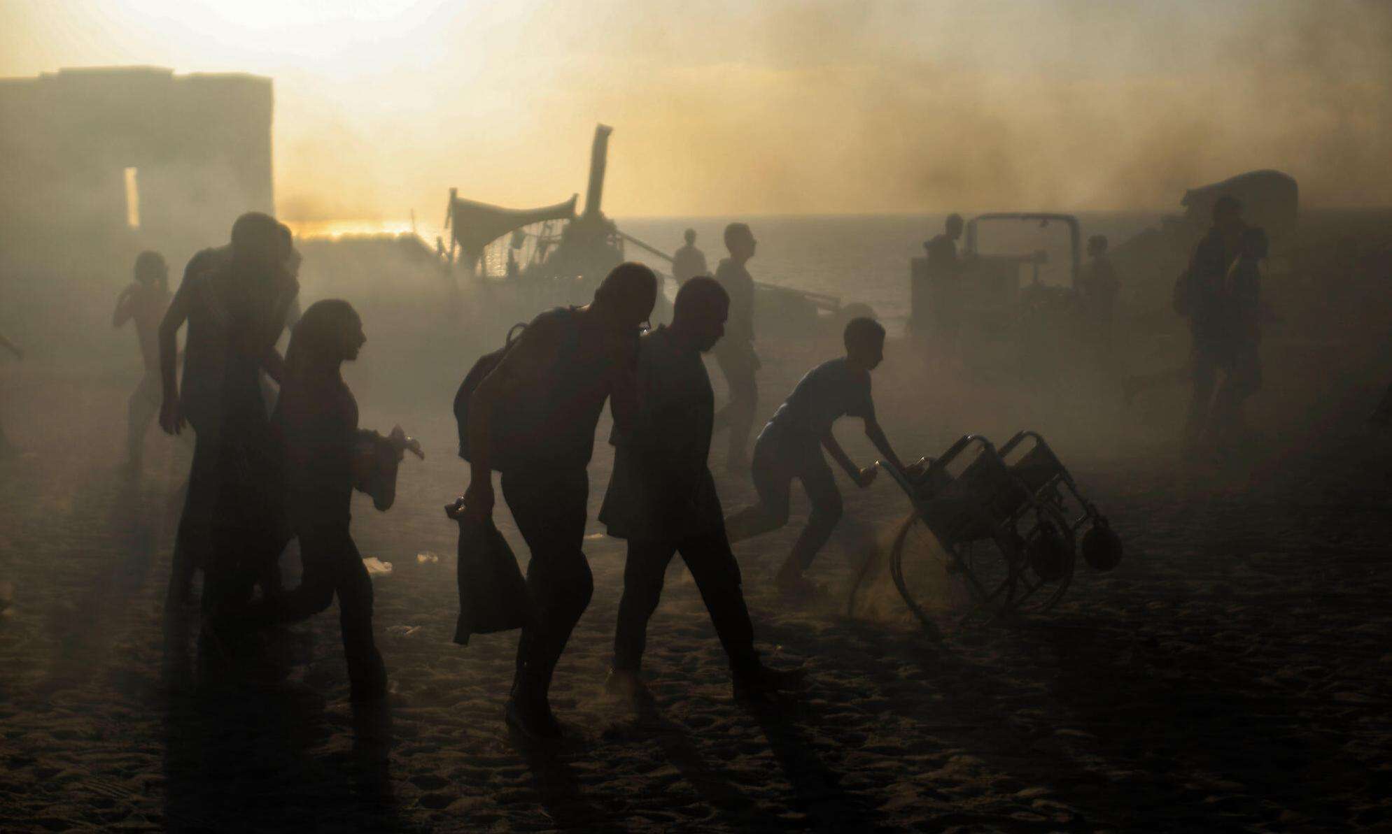 People run to grab aid from distribution sites in Gaza, Palestine. 