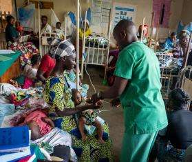 MSF staff help patients in DR Congo. 