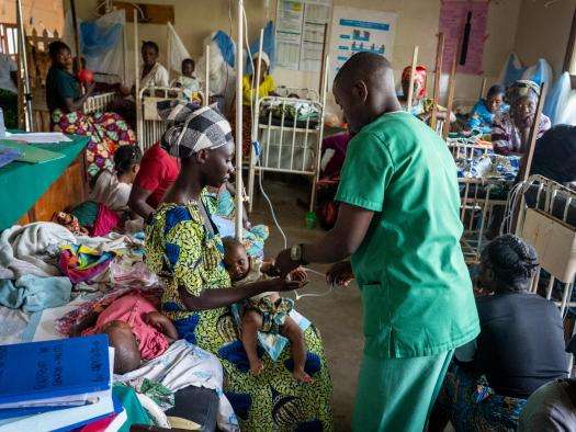 MSF staff help patients in DR Congo. 