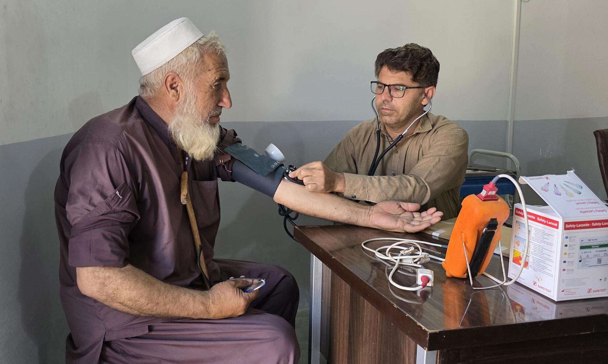 MSF nurse checks blood pressure