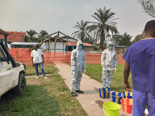 MSF staff set up infection control at an ebola treatment center in DR Congo. 